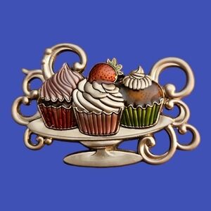 3/$30 GANZ Cupcakes Switchable Topper for Serving Dishes